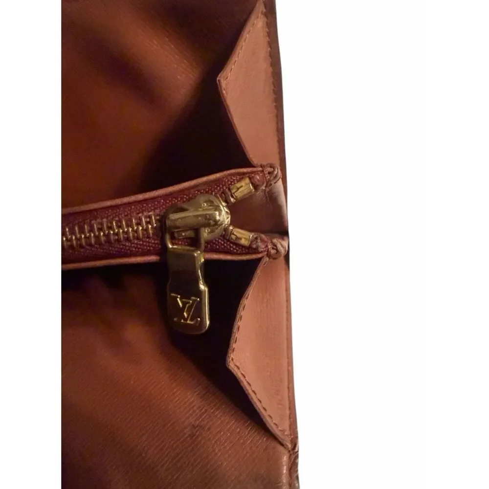 Authentic Louis Vuitton Brown Sarah Long Wallet.